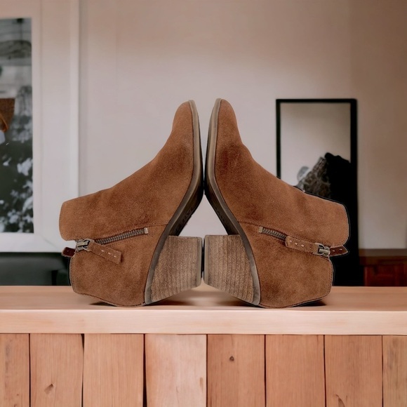 Frye Women's Judy Zip Bootie Ankle Boots Size 6 M 347-0015-COGNAC Suede - Picture 11 of 16